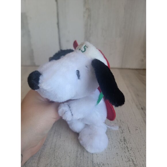 Hallmark floppy Snoopy Mary rocking Christmas plush Xmas - Picture 4 of 6